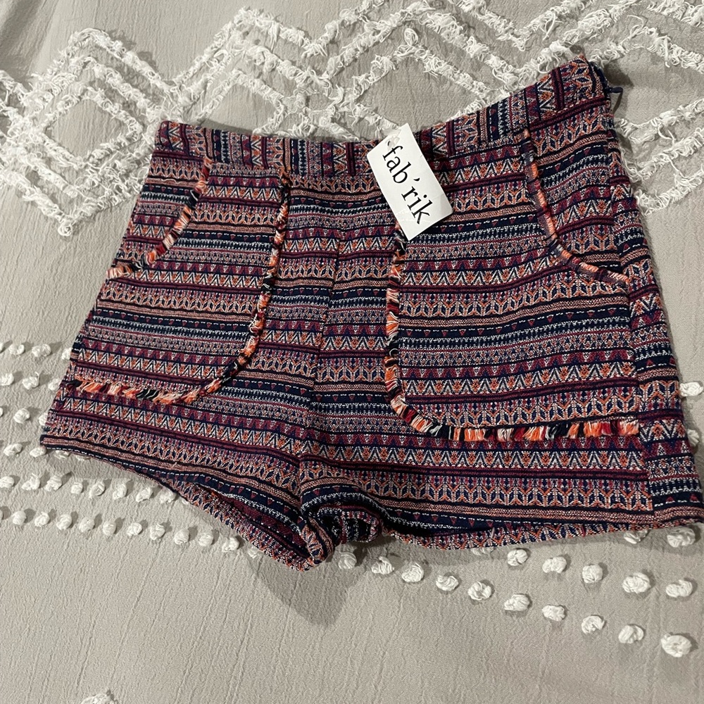 {FAB’RIK} Jacqurd Stripe Geometric Tribal Print Shorts